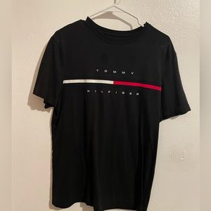 5pc Men’s Tommy Hilfiger T-Shirt Bundle. 4 Size Mediums, 1 Size Large